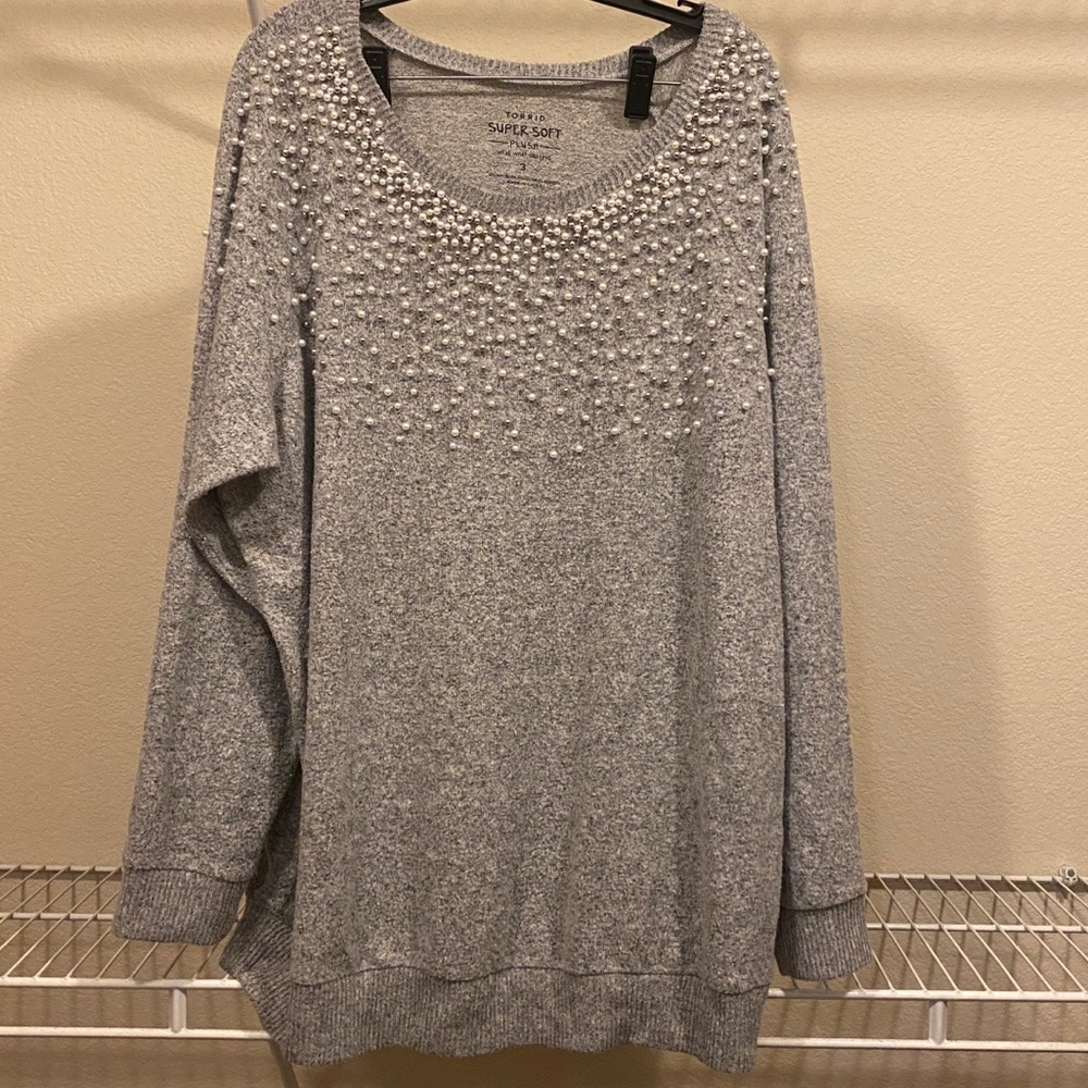 Super Soft sweater, pearl detail